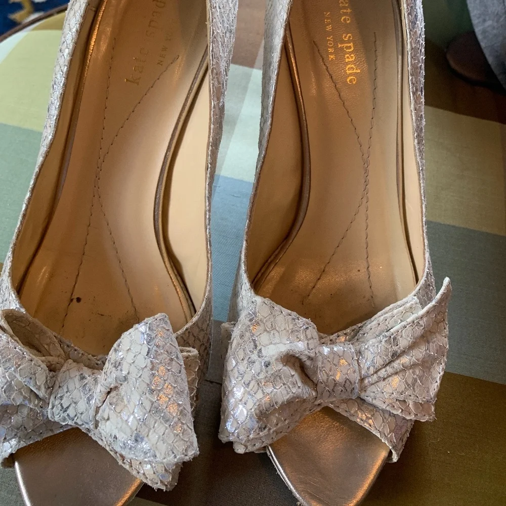 Kate soade silver bow shoes. Worn about 5 times. Mark’s on bottom but great conf